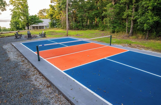 Tenkiller Lake Private Pickleball CourtnSleeps 20nShuffleboard Pool Tablen13Beds