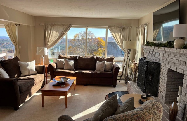 Tenney Mountain Ski-in/ski-out House