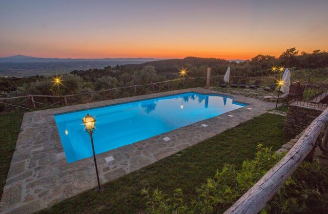Tenuta Angelici Winery Agriturismo Henni with pool sauna and jacuzzi Cortona