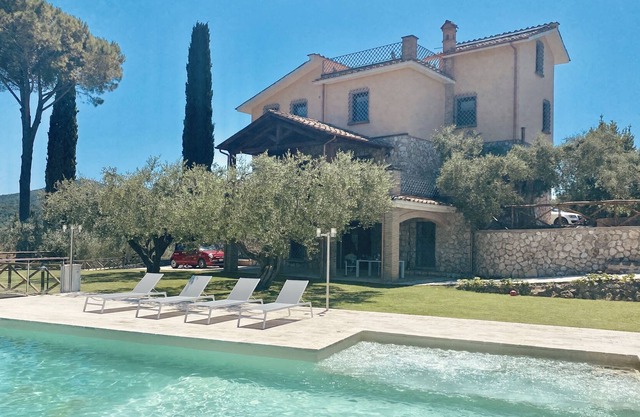 Tenuta San Marco - Luxury Villa with Gardens, Wifi, AirCo, Swimming Pool and Jacuzzi