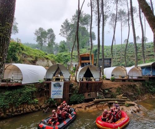 Tepian Pinus Glamping