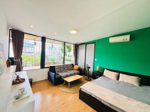 Terra Homestay - Big Balcony with elevator - 150m to Hoan Kiem Lake