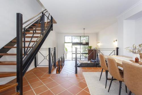 Terrace Heaven - Luxe Retreat in Fremantle