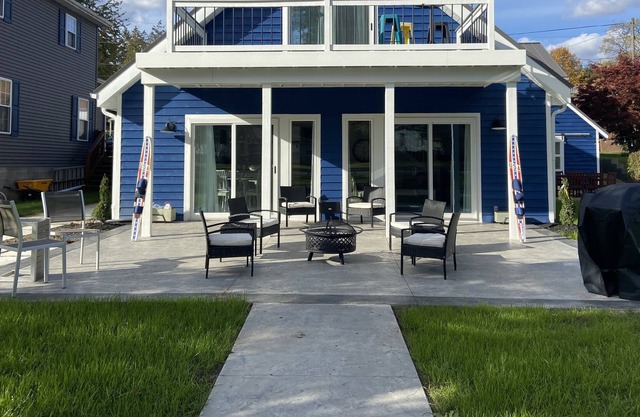 Terrace Retreat on the Canal with boat dock. Max 6 people.