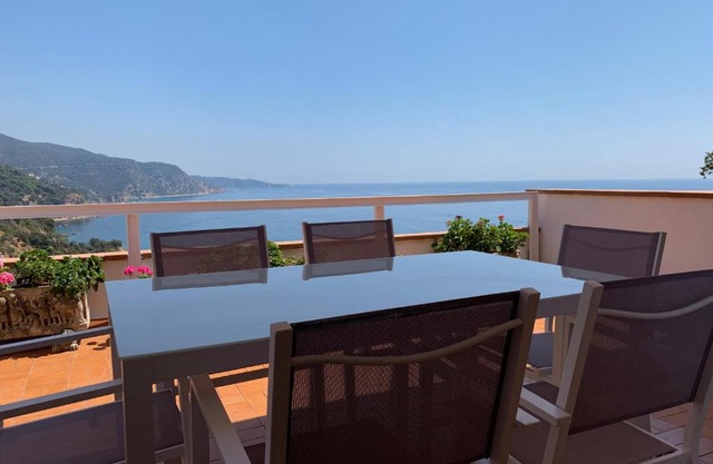 ⭑ Terrace + Sea views + Private Beach. What else? ⭑