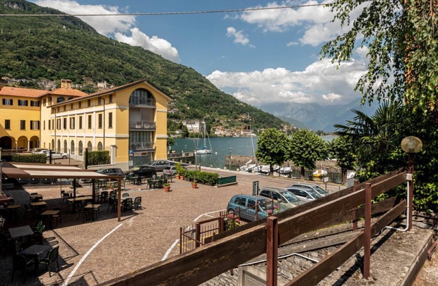 Terraced house on the lakeside of Gravedona - Larihome
