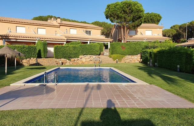 Terraced house with private garden and swimming pool