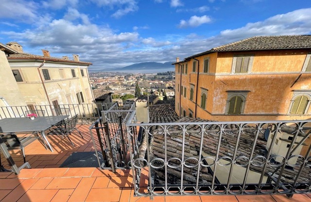 TERRAZZA DUOMO, SLPS 6, PEDESTRIAN CENTRE, 2 TERRACES + SENSATIONAL VIEWS