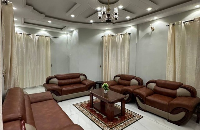 Terrific 3-bedroom building in Yaoundé