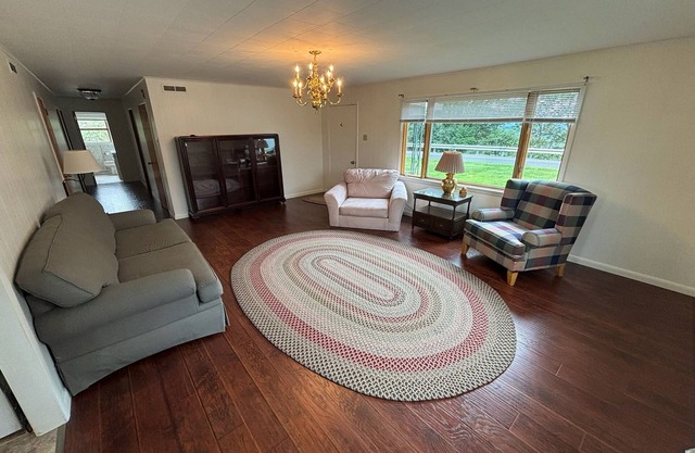 Terrific 3-bedroom house with AC in Huntingdon with short drive to State College