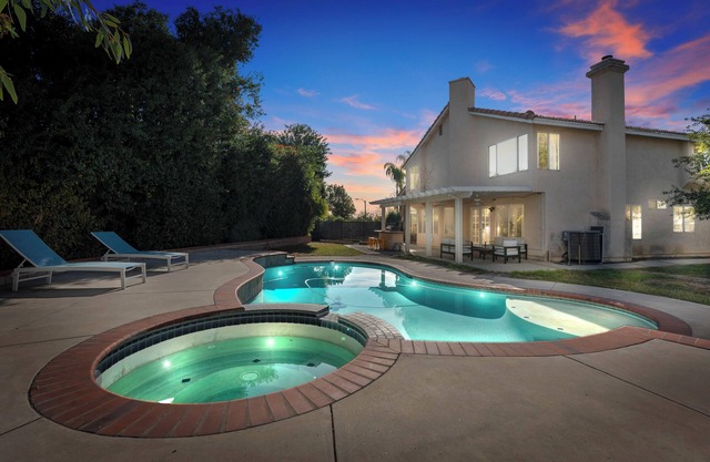Terrific 5-bedroom pool in prime location of Highland
