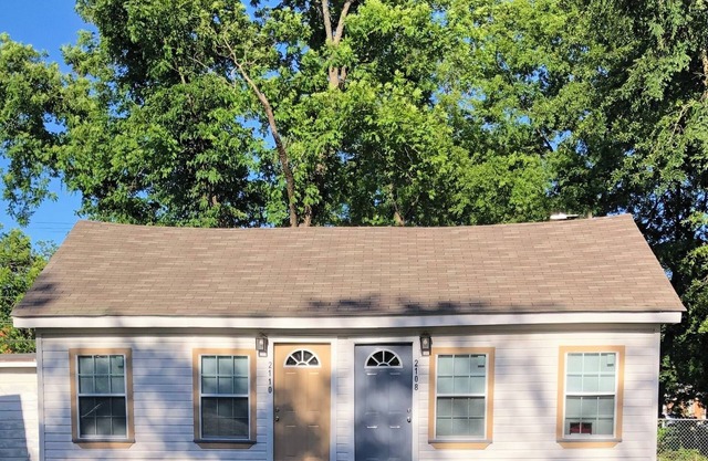 Terrific duplex house with AC in charming Texarkana