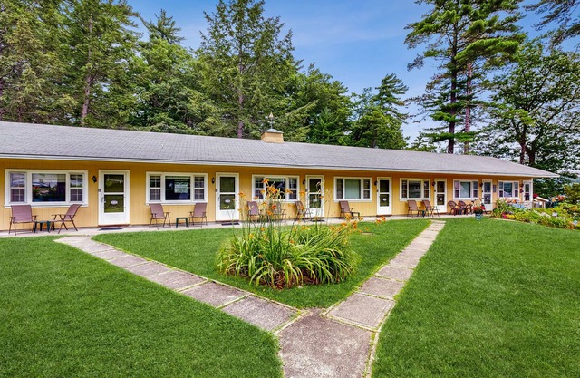 Terrific studio suite right on the water w/free WiFi, bay views, kitchenette