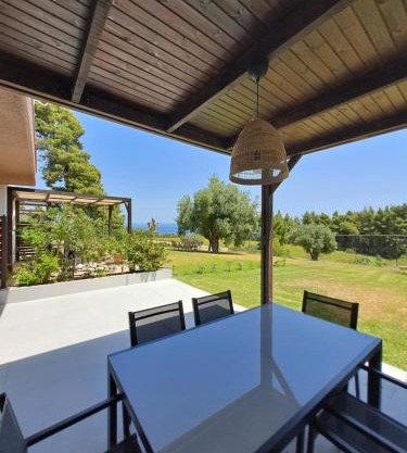 Tessera - Exclusive Stylish Maisonette in Kriopigi