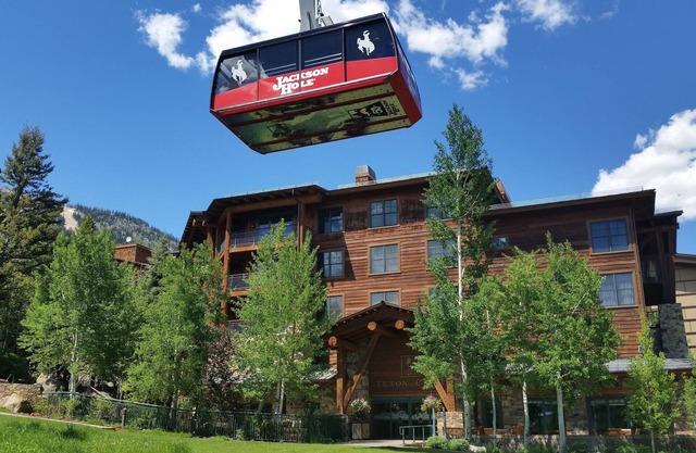 Teton Club 15-35% Off Most Weeks, Ski-in/Out to Tram, Gondola- 4 Hot Tubs & Spa!