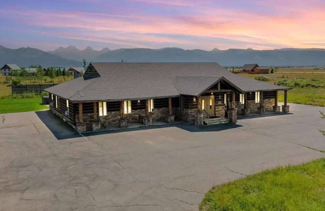 Teton Crest Lodge Sleeps 24 Ideal Reunion Spot