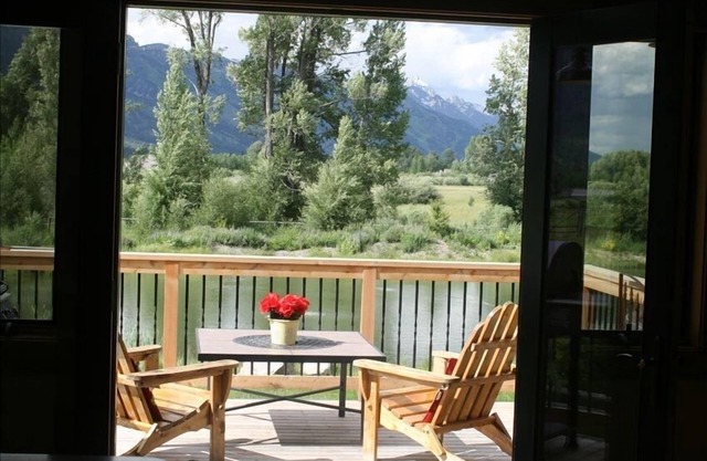 Teton & Pond Views, Horses, Goats, Wildlife; October-November available!
