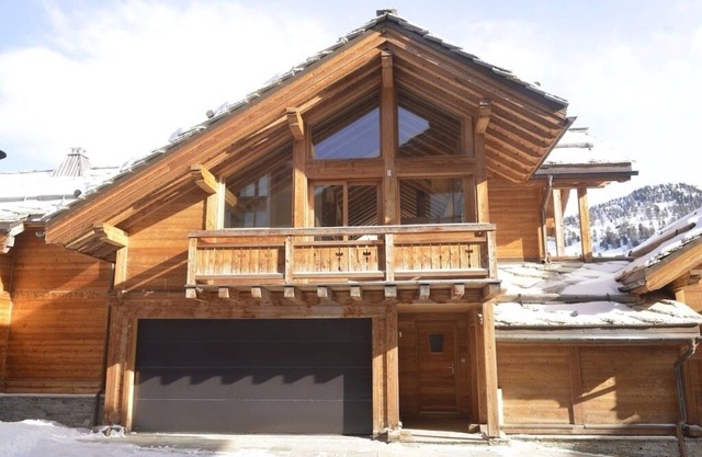 TETRAS I Chalet de Prestige Vars 2000, sleeps 12 (8 adults/4 children)