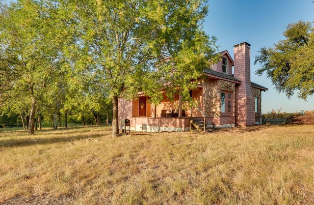 Texas Country Cottage on 15 Acres!