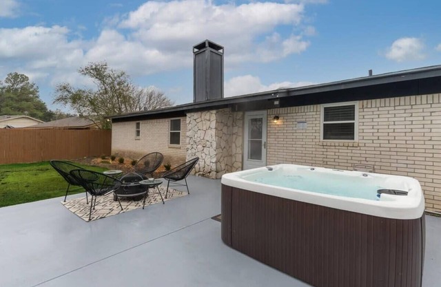 Texas Designer Home with Private Hot Tub and Pool!