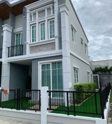 Thai Family Home