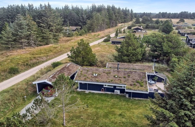 "Thanee" - 1.7km from the sea by Interhome