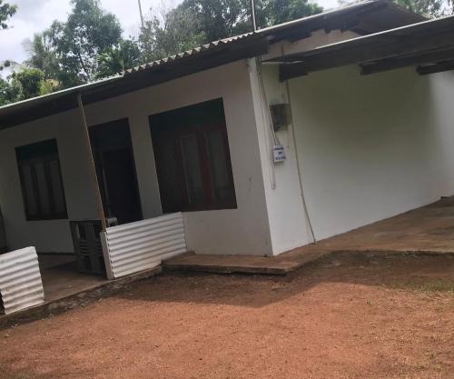 Tharuja Holiday Home