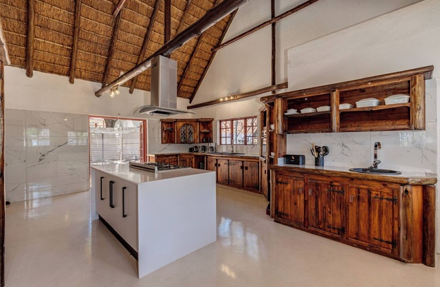 Thatched Villa in a Guesthousenn