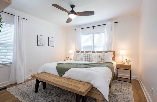 The 12th Street Retreat, King Beds, Pets Allowed