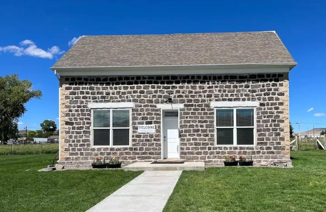 The 1898 Rock House