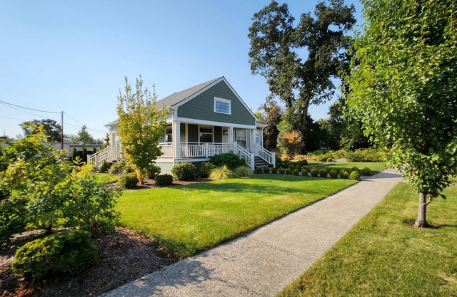 The 1908 Bungalow - 2 Bedroom/1 Bathroom Stayton, OR