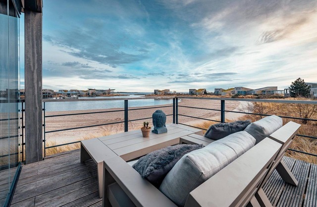 The 4 person Villa Super VIP features a luxurious and comfortably furnished interior, several terraces with conservatory and views over the water, perfect with dogs and children.