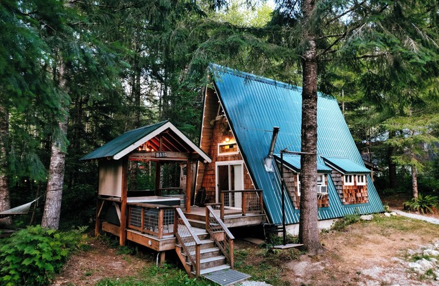 The A-Frame @ SkyCamp: Classic cabin with Hot Tub and BBQ near Stevens Pass