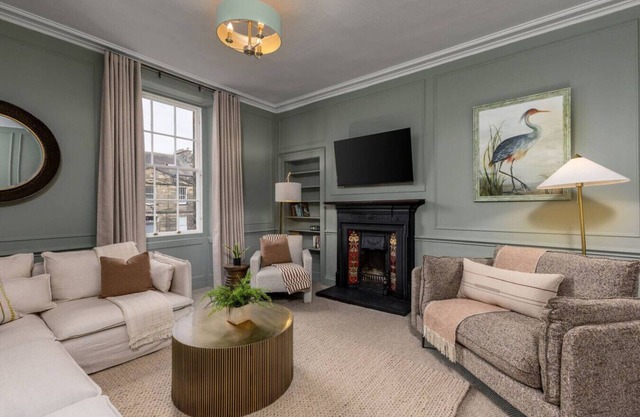 The Allan Maisonette | Charming Georgian Retreat