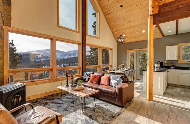 The Alpine (Fairplay, CO), Million dollar views! Hot tub, pool table, nestled on an acre!