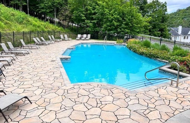 The Alpine Nest-3 Beds|4 Guests |Free Parking |Pool