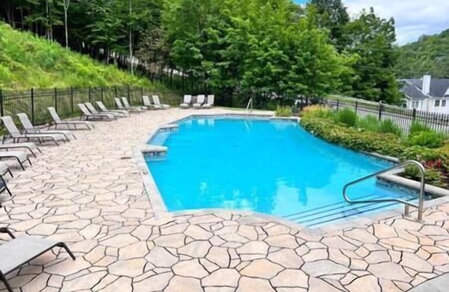 The Alpine Nest-3 Beds|4 Guests|Free Parking|Pool