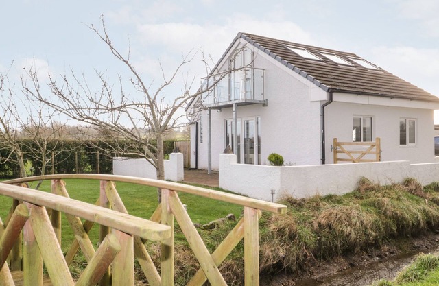 THE ANNEX, pet friendly, with a garden in Ulverston