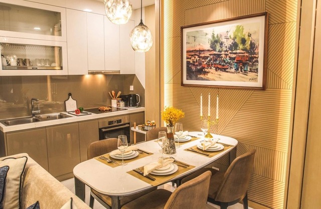 The apartment is located in the Landmark 81 commercial center