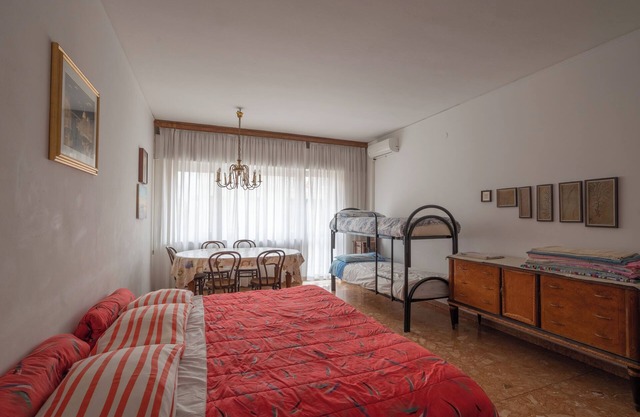 The apartment is an 8-minute walk from Venice/Mestre ferrrov. station.