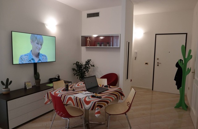The apartment is located in an elegant building in the neighborhood of St. Benedict