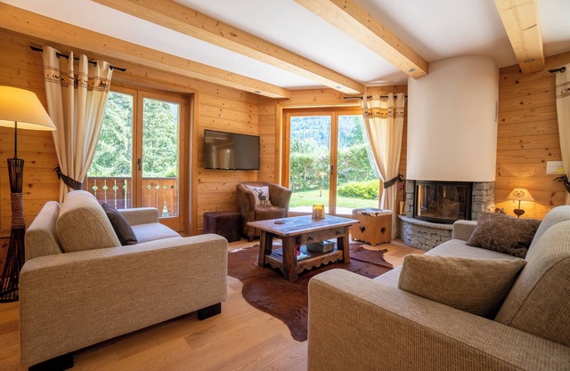 The apartment is located 800m from the Barboleuse gondolas taking you to the Gryon - Villars - Les D