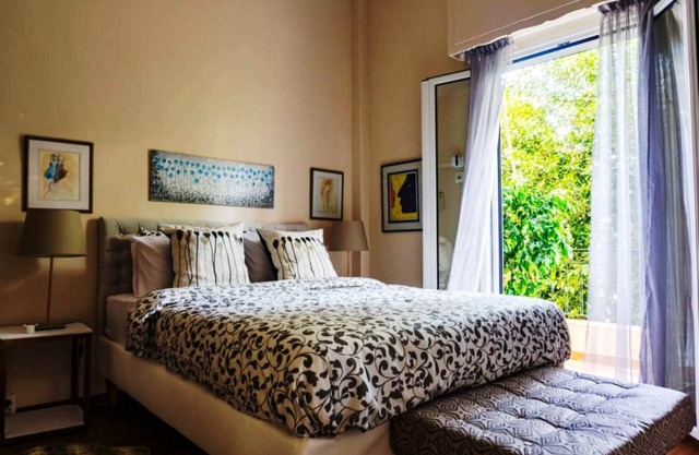 The apartment is suitable for families, couples, workers, and business travelers