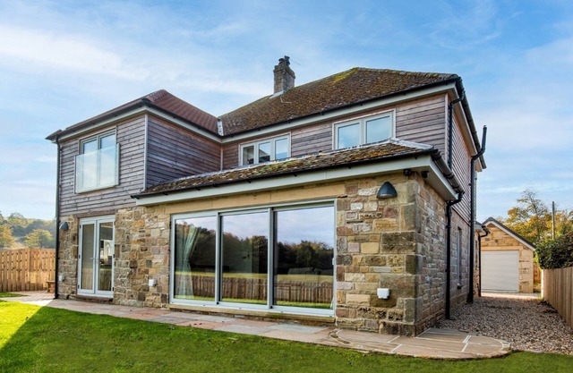 The Apple House near Bamburgh - sleeping 6+2 in 4 bedrooms
