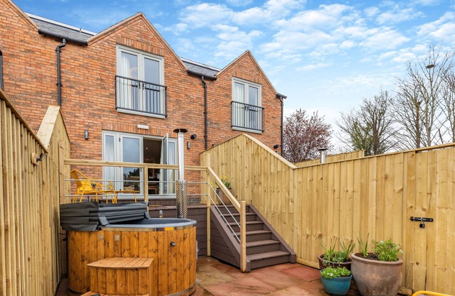 The Apple Tree - Pershore