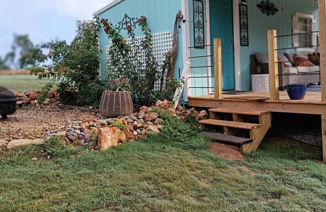 The Aquarius · Gorgeous luxury waterfront tiny home on the bluffs