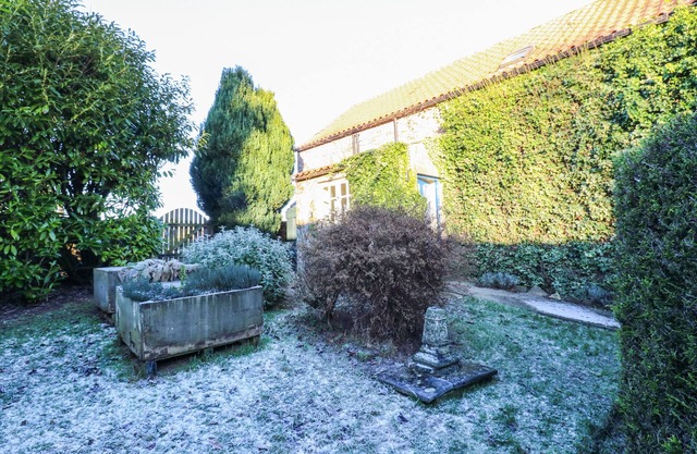 THE ARCHES, pet friendly, character holiday cottage in Eppleby