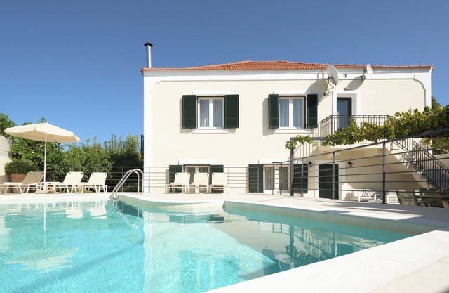 The Artemis Home, pure rustic romance. Private Swimming Pool & BBQ facilities