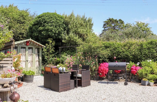 THE ATTIC, family friendly, character holiday cottage in Ruan Minor