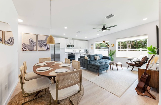 The Augustine Abode: Your Peaceful Coastal Retreat, close to Historic Downtown
